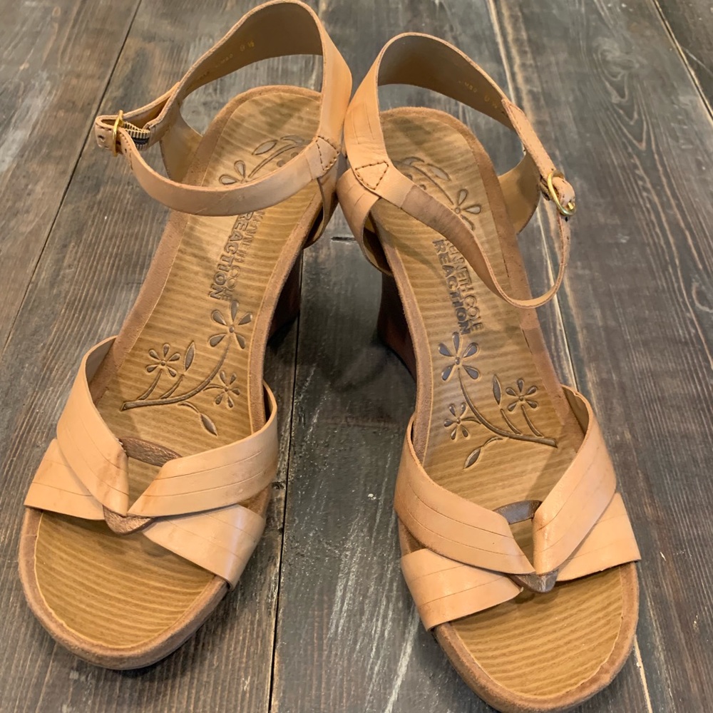 Kenneth Cole Reaction tan wedges